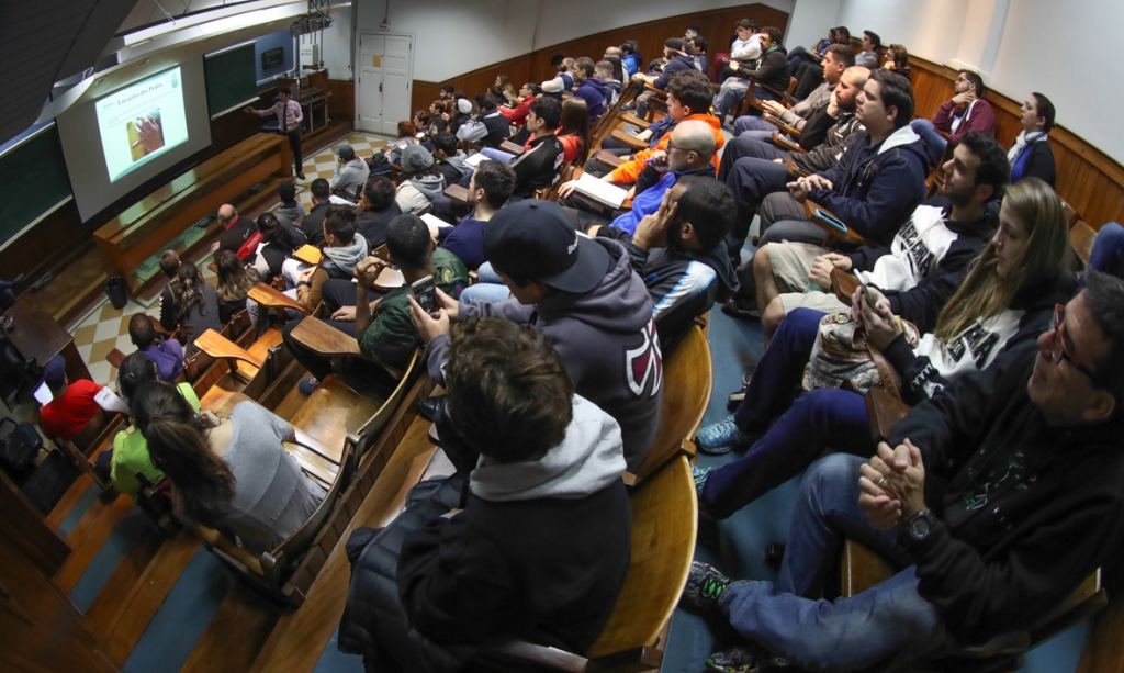 Segunda edição do Curso de Emergências no Esporte reúne 130 pessoas na FMUSP